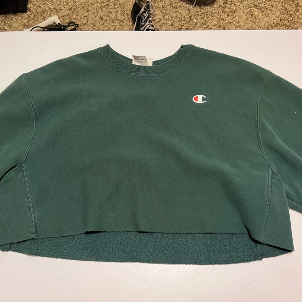 cropped green champion sweatshirt